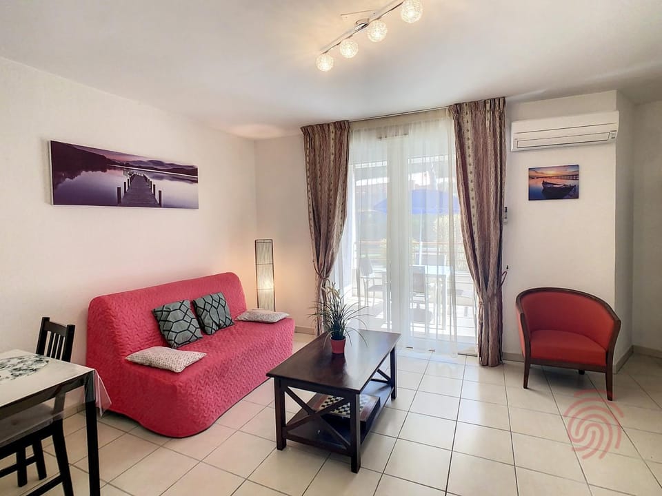 Appartement F2 Climatisé avec Terrasse et Parking à 700m des Thermes de Lamalou Les Bains - FR-1-451-121 Apartment in Occitanie