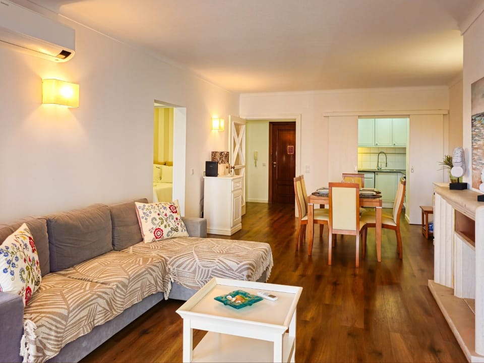 FLH Vilamoura Sunny Apartment with Pool Apartment in Quarteira