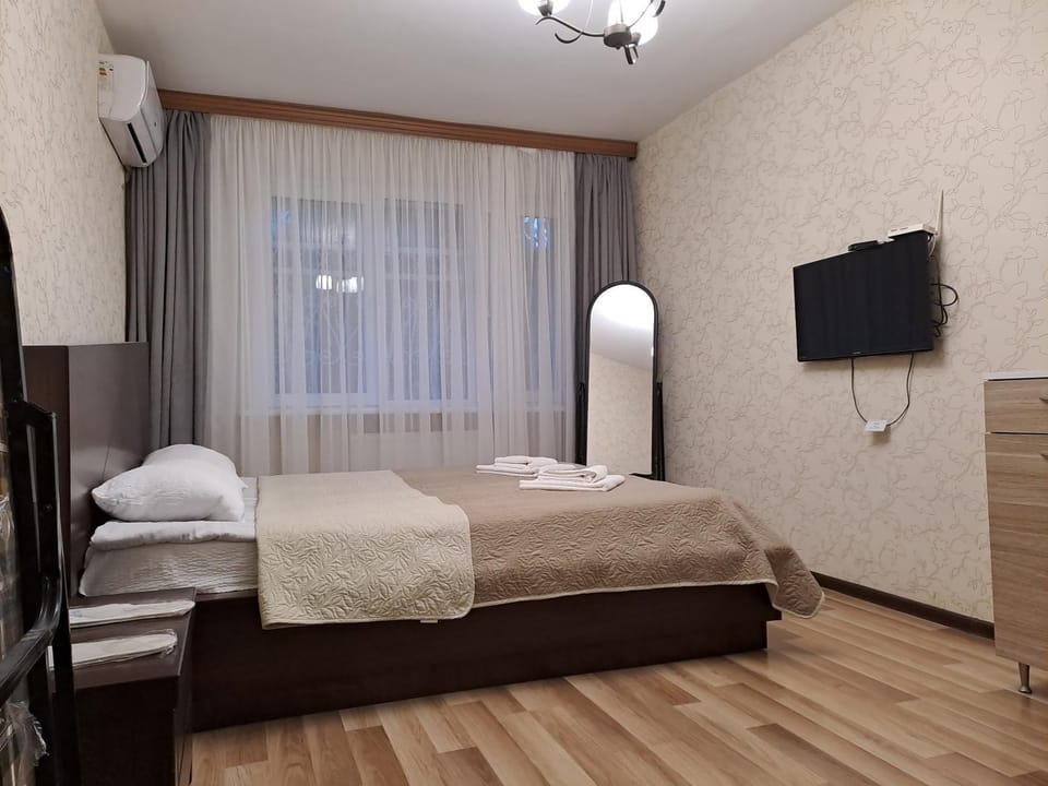 Bed, TV and multimedia, Bedroom, locker, air conditioner