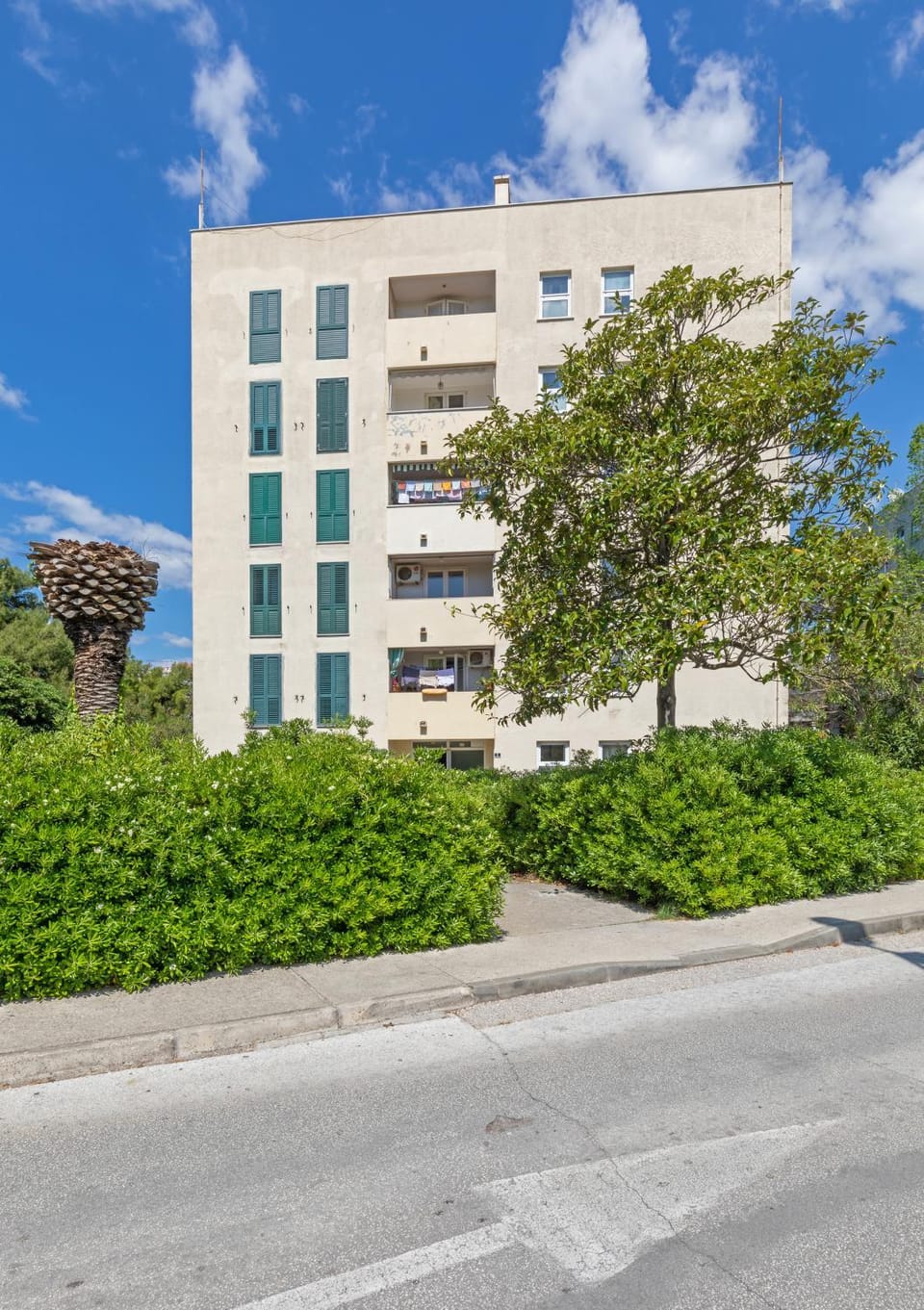 Property building, Neighbourhood, Location