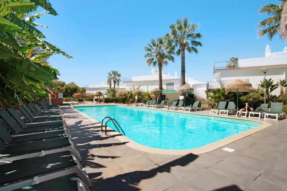 Day, Swimming pool, Swimming pool, sunbed