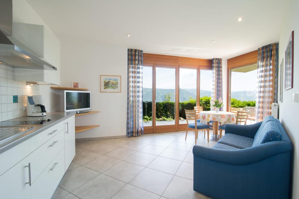 BBQ facilities, Balcony/Terrace, Living room