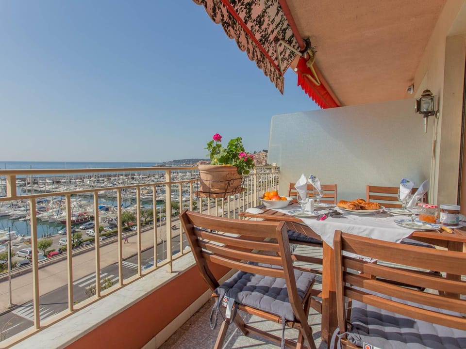 Magnifique 3P face mer avec terrasse à Menton - FR-1-196-251 Apartment in Menton