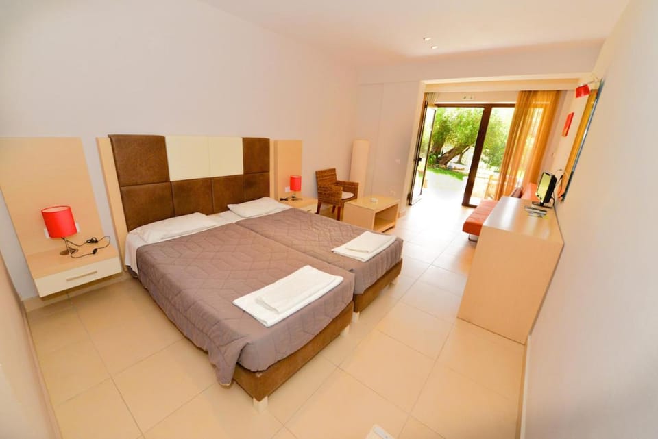 Day, Photo of the whole room