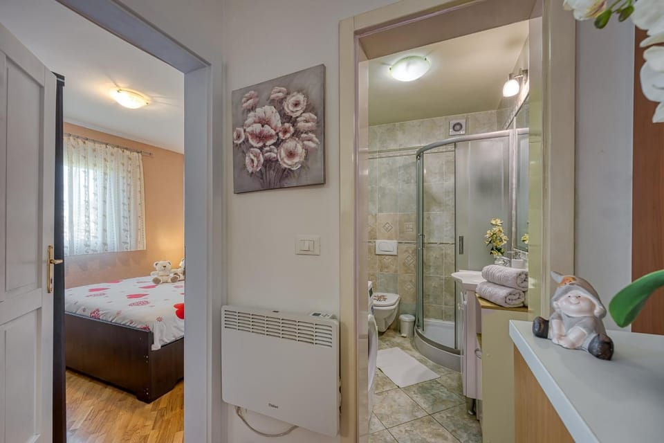Bed, Bathroom