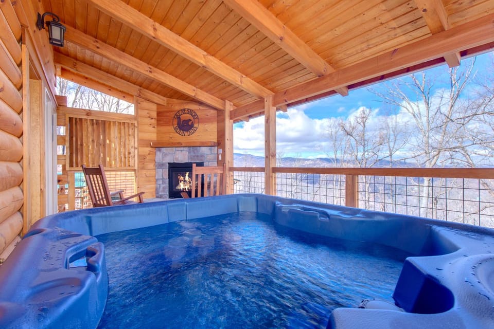 Hot Tub, Balcony/Terrace, Seating area, Mountain view, fireplace