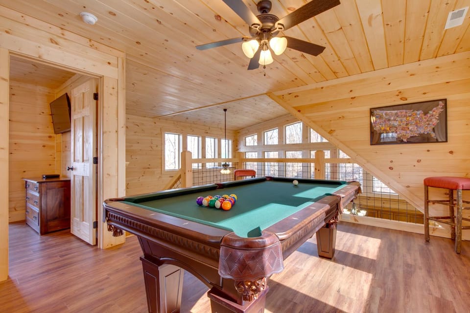 Billiard, Game Room, View (from property/room), furniture