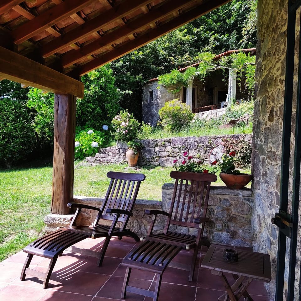 O Lughar Darriba Fogar Natural House in Galicia