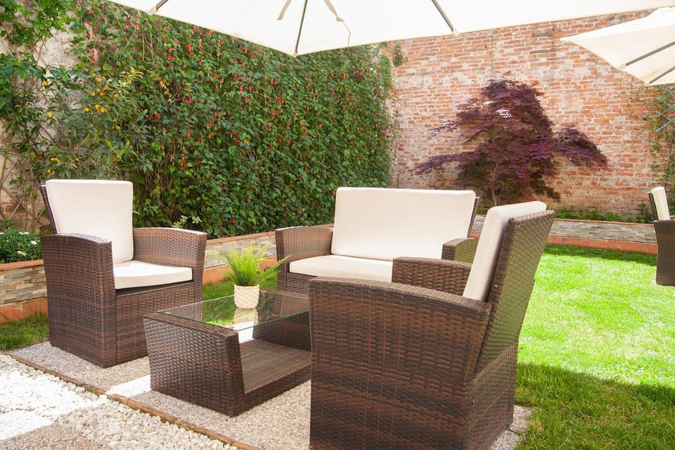 Spring, Day, Garden, Living room, Seating area, Garden view