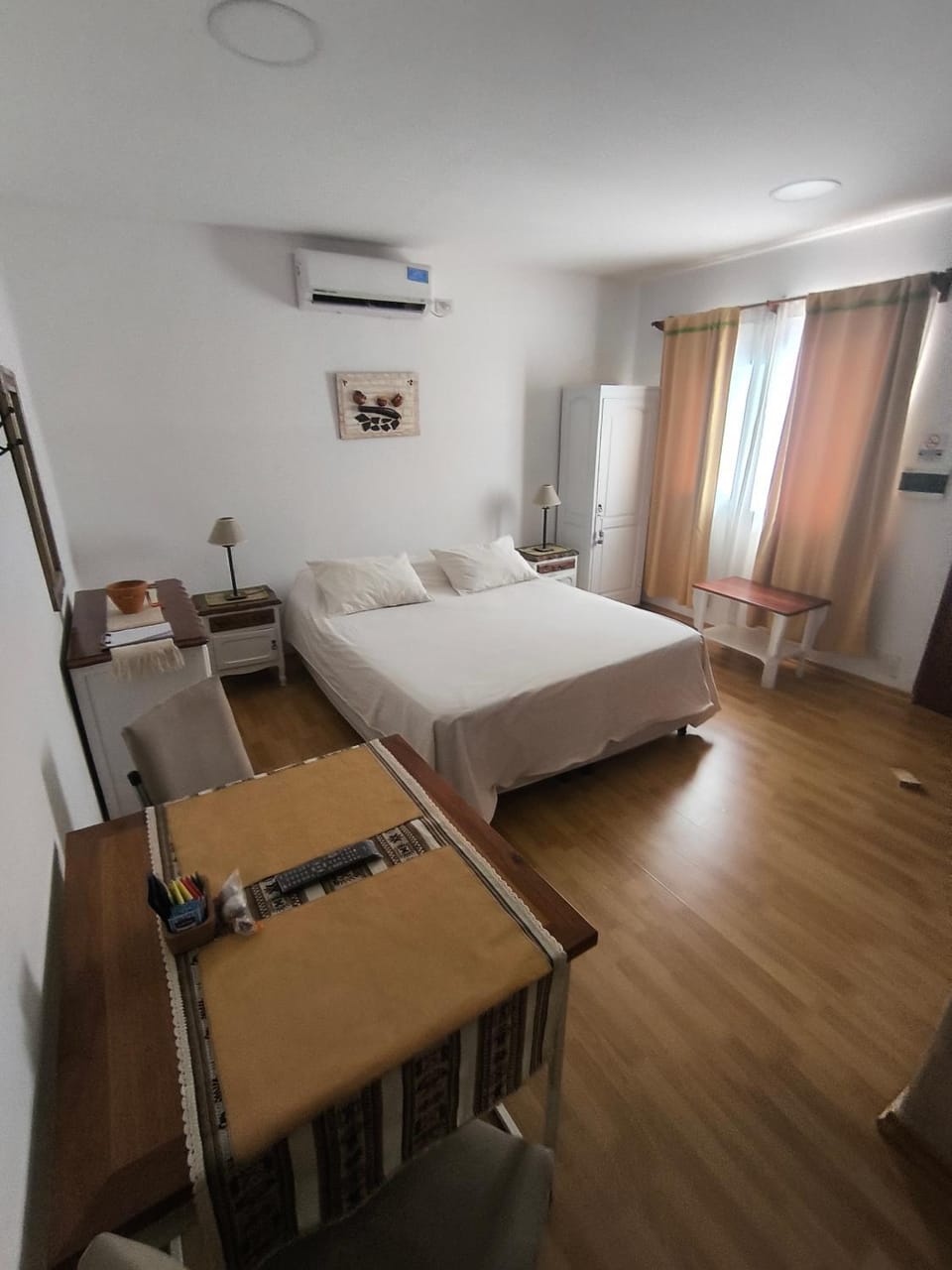 Photo of the whole room, air conditioner