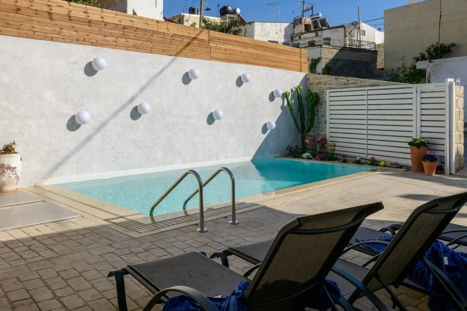 Patio, Pool view, Swimming pool