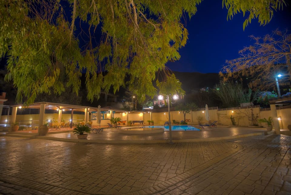 Garden, Swimming pool