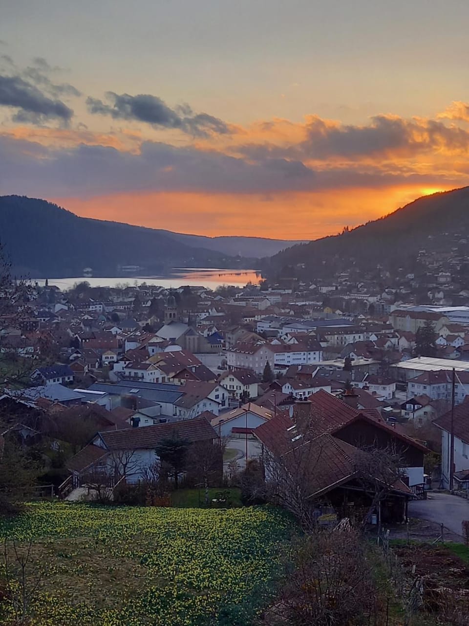 Nearby landmark, Natural landscape, City view, Lake view, Mountain view, Sunset