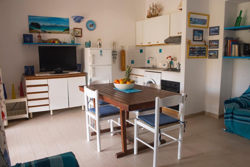 Communal lounge/ TV room, Bed, TV and multimedia, Coffee/tea facilities, Kitchen or kitchenette, Dining area