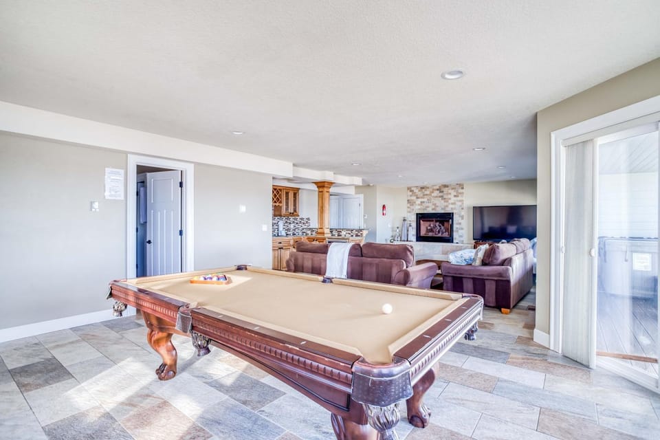 Crown Jewel House in Lincoln Beach