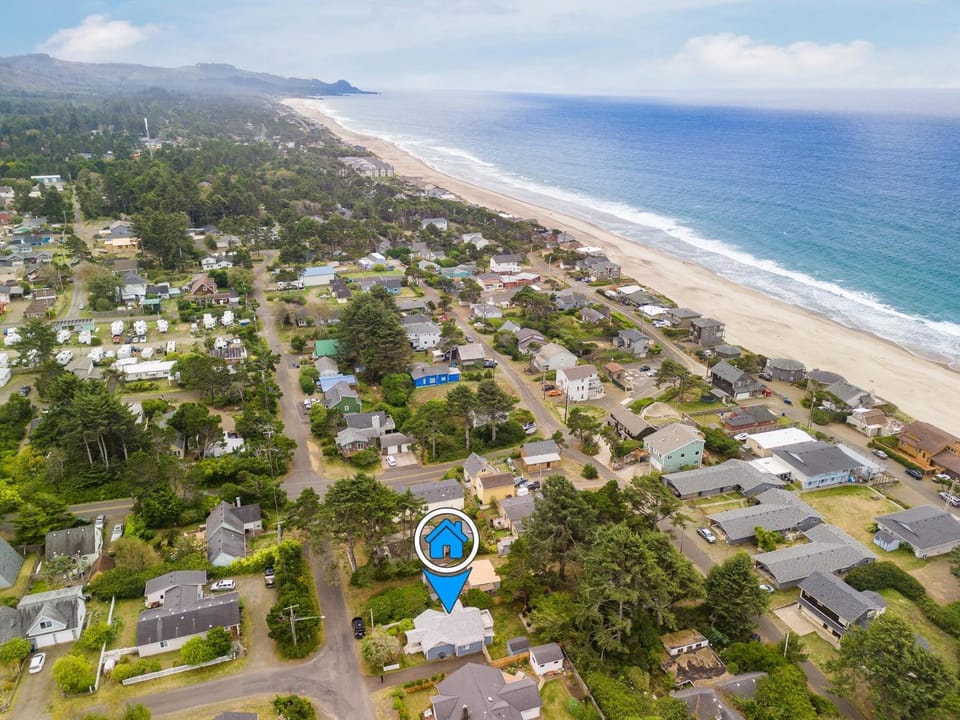 Blue Pineapple House in Gleneden Beach