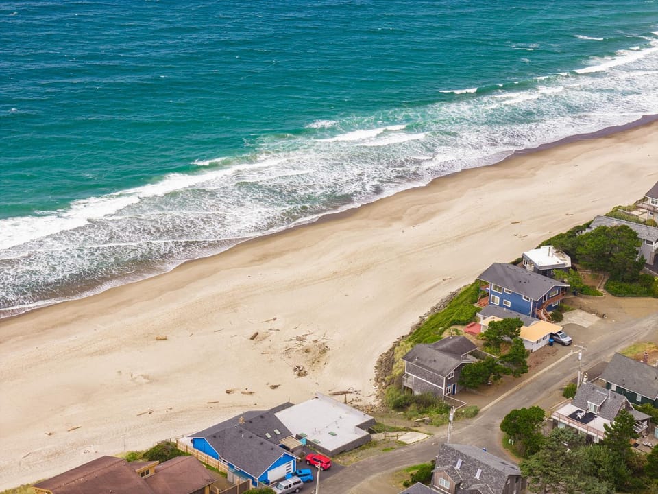 Blue Pineapple House in Gleneden Beach