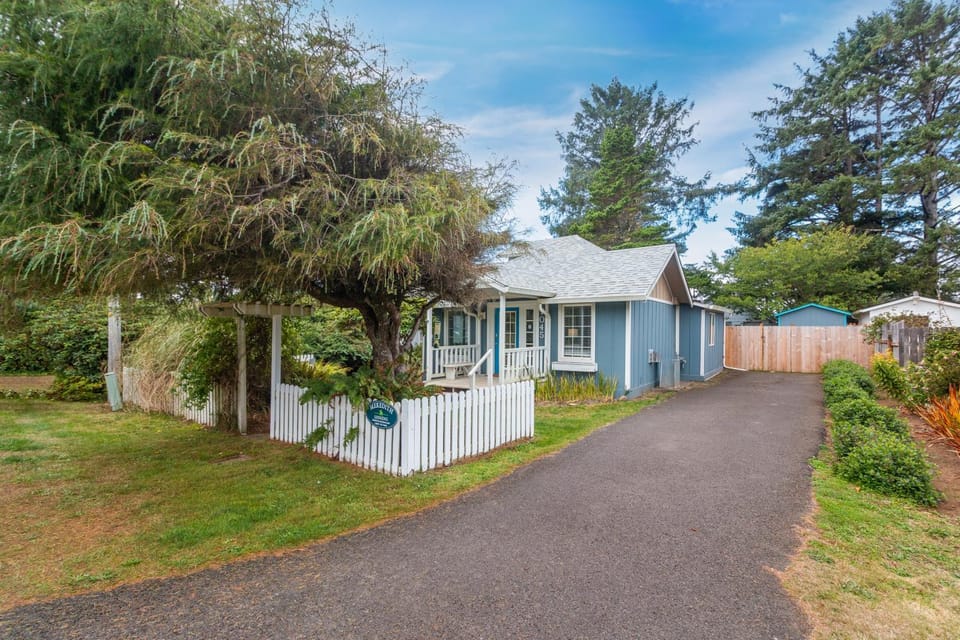 Blue Pineapple House in Gleneden Beach