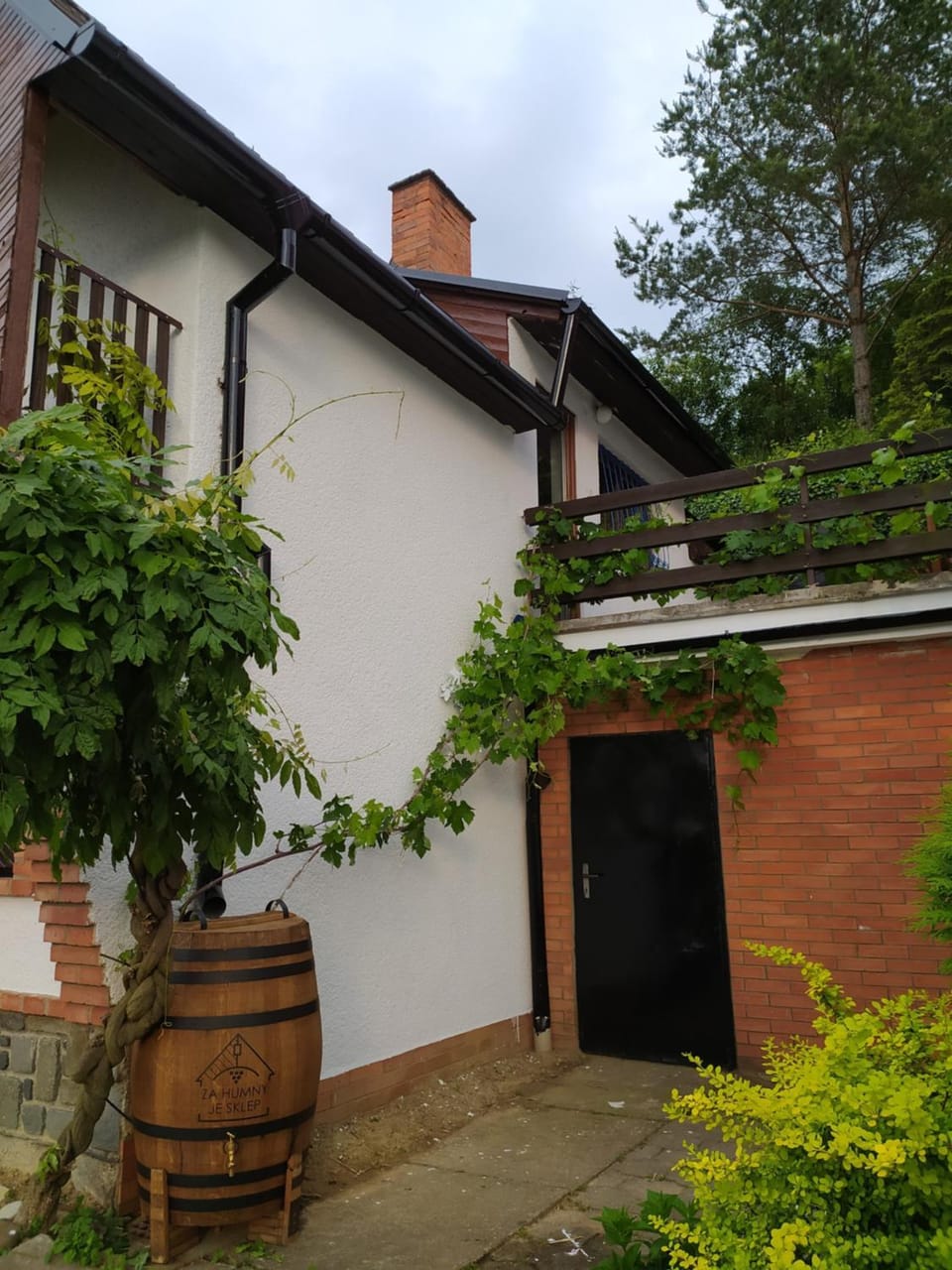 Facade/entrance