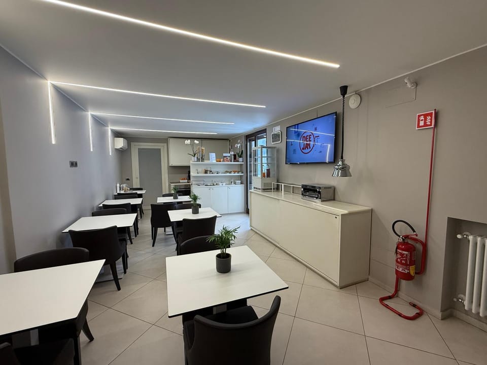 Communal lounge/ TV room, Dining area