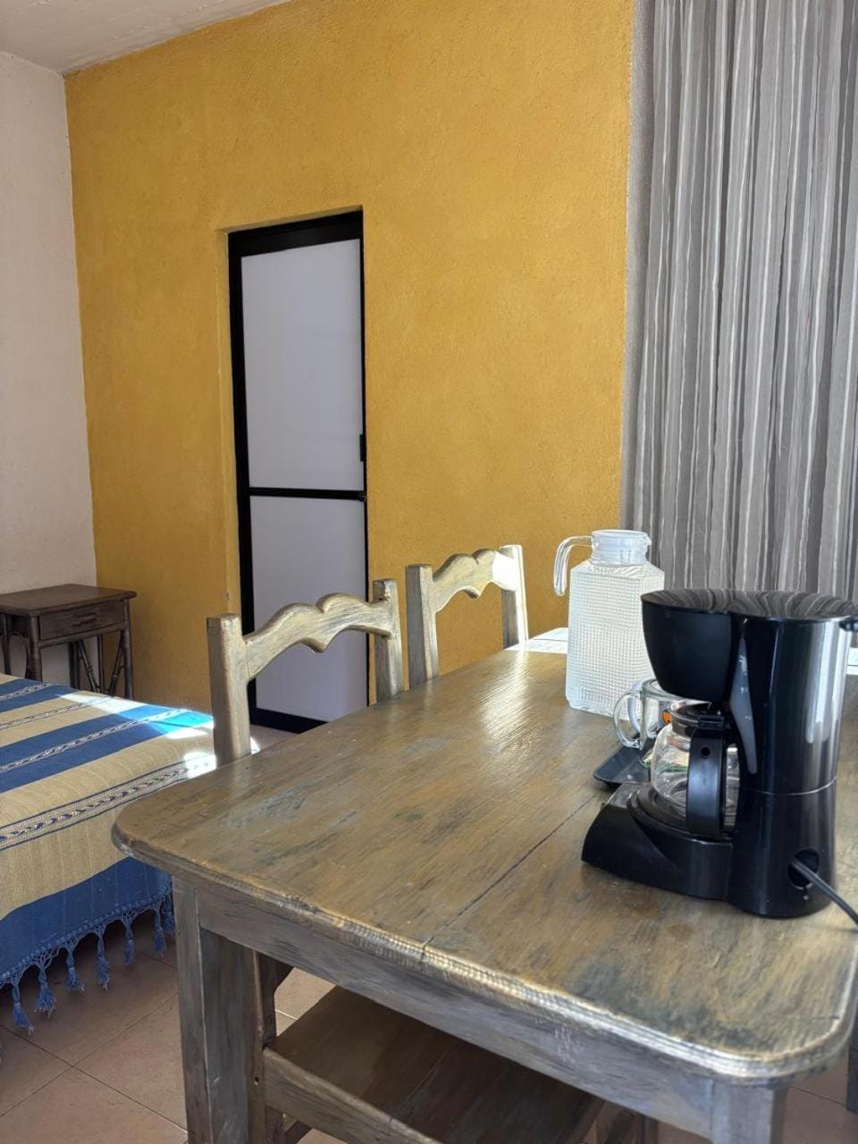Bed, Coffee/tea facilities, Photo of the whole room, Seating area, Dining area, Bedroom