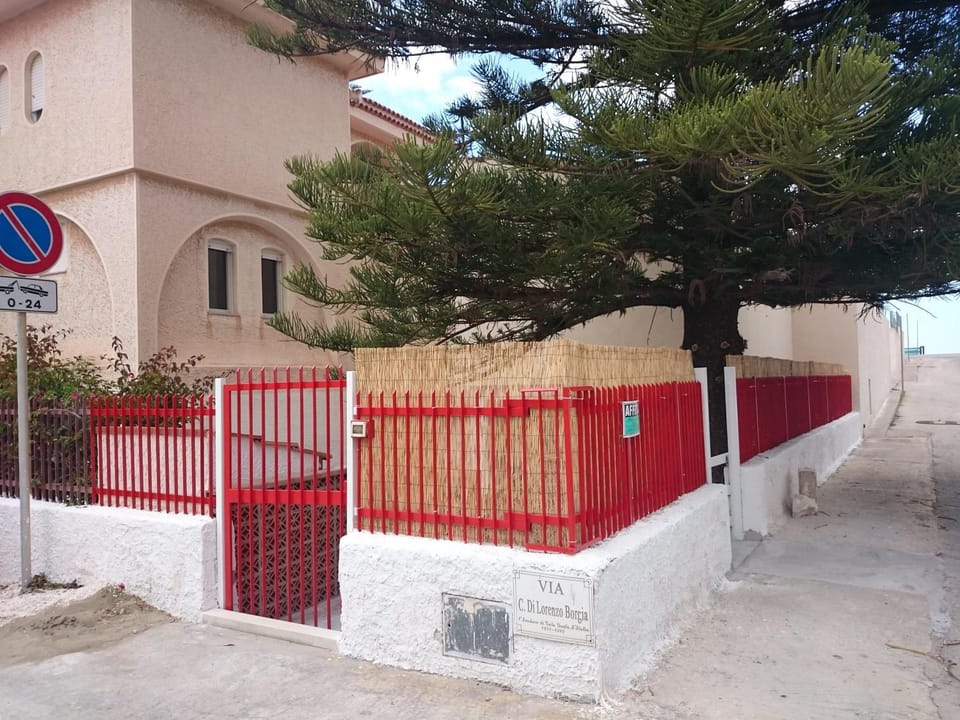 Facade/entrance