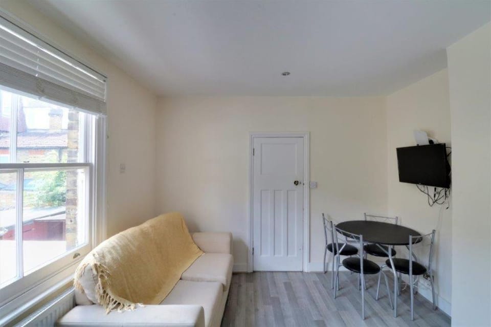 Replingham Road Apartment Apartment in London
