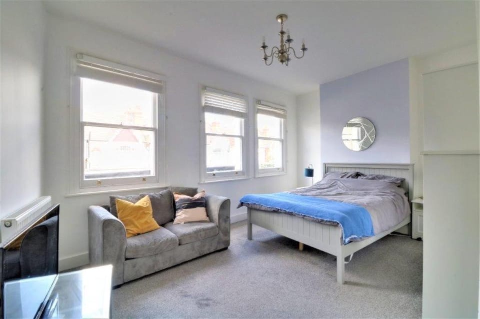 Replingham Road Apartment Apartment in London