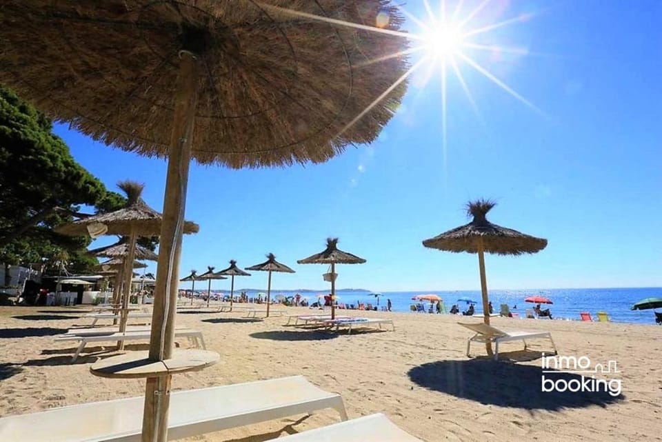 InmoBooking Pins II Essence Holyday Apartment in Cambrils