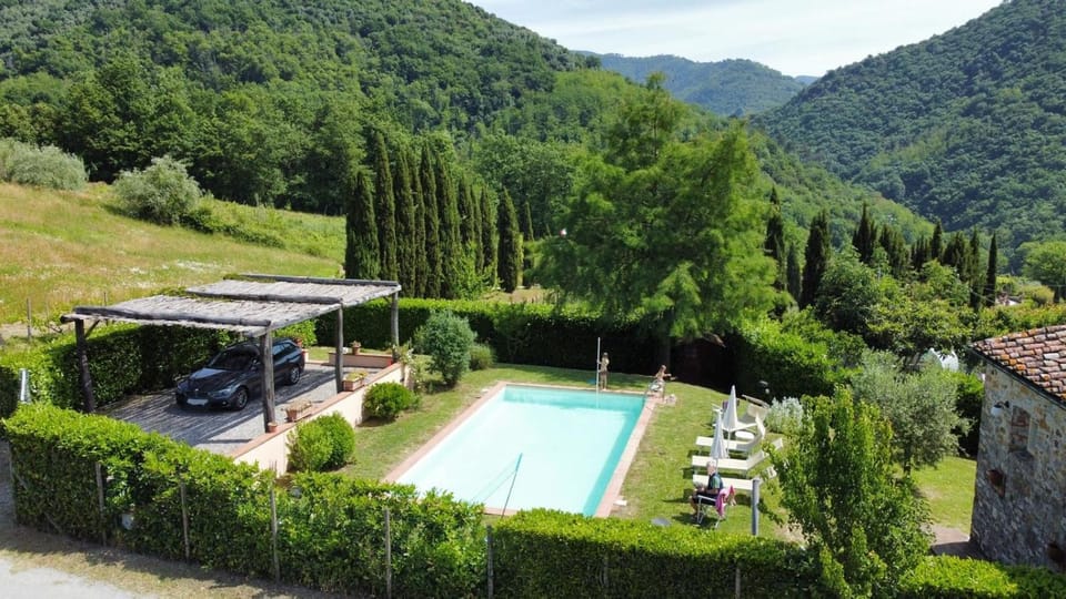 Property building, Natural landscape, Bird's eye view, Garden, Garden view, Mountain view, Pool view, Swimming pool, Parking, sunbed