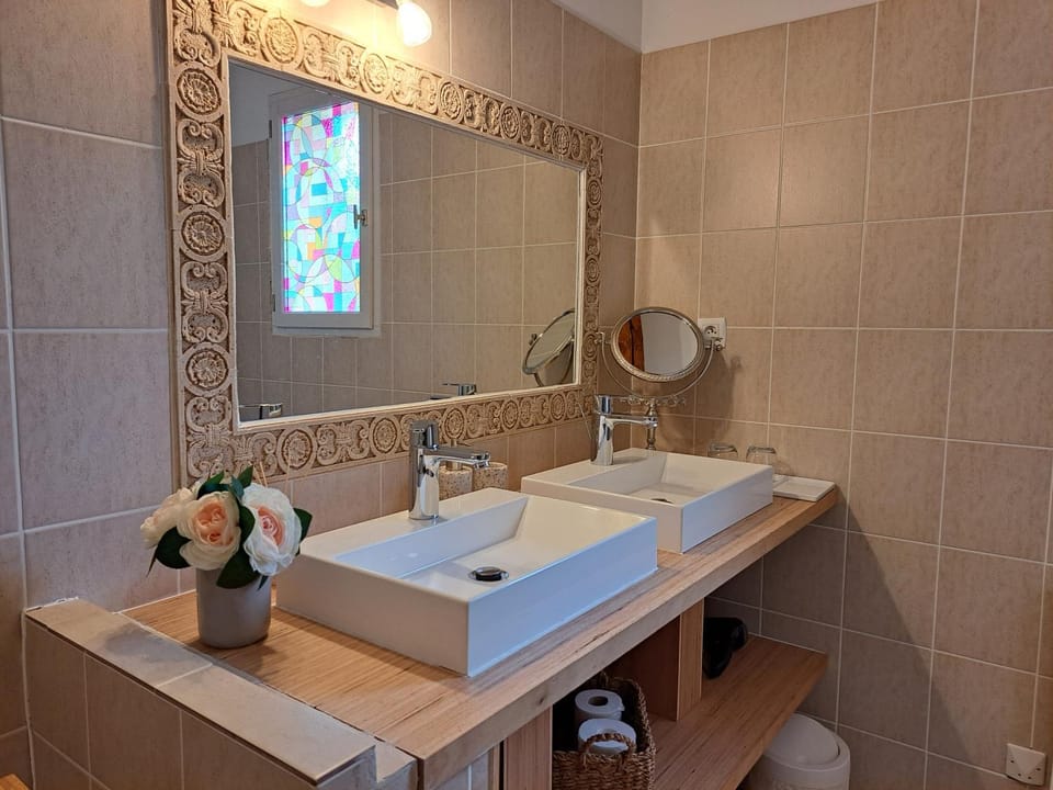 Shower, Bathroom, towels