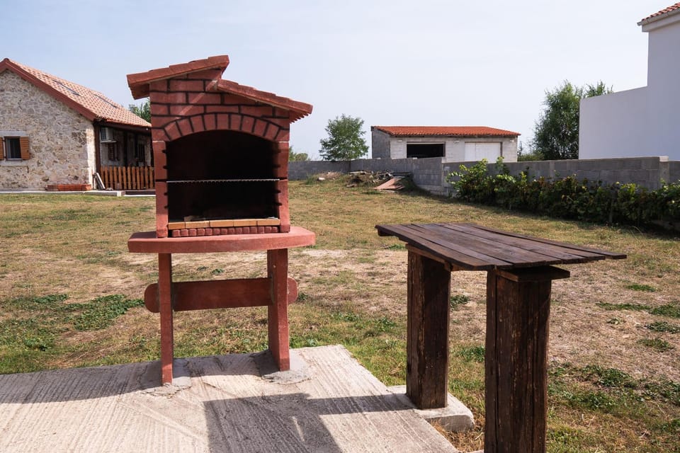 Patio, BBQ facilities