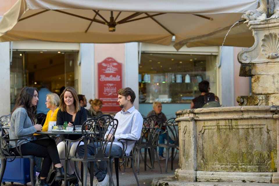 Restaurant/places to eat, People, Food and drinks, Food, Drinks