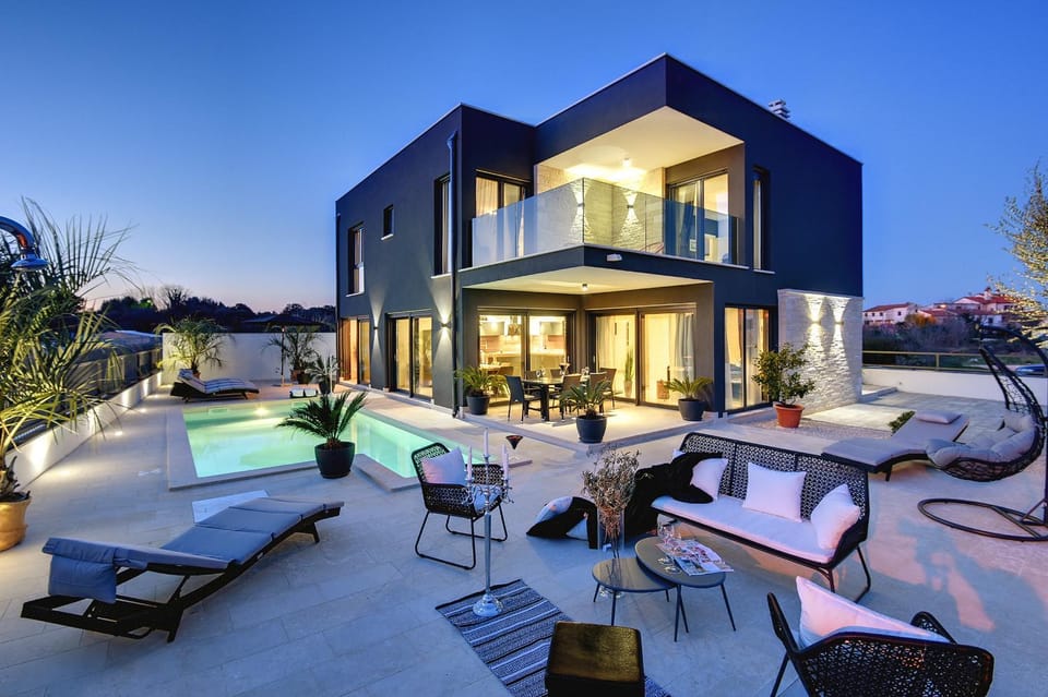 Property building, Swimming pool