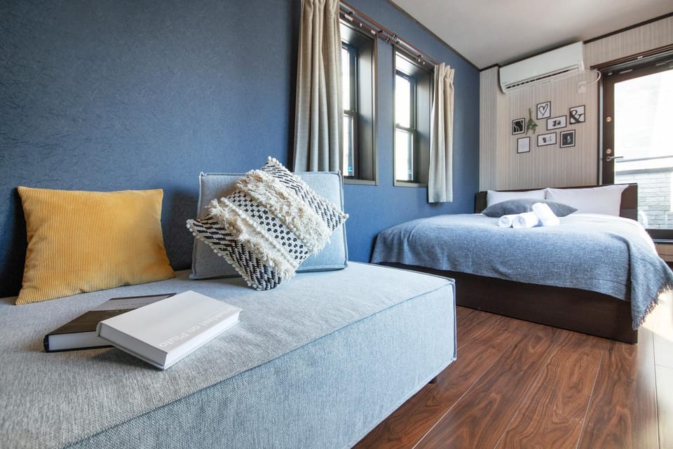 Bed, air conditioner