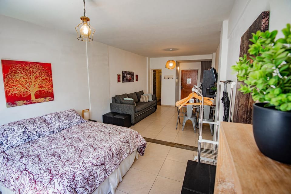Departamento completo en Microcentro, a pasos del Obelisco, con WiFi, AC y cocina equipada Apartment in Buenos Aires