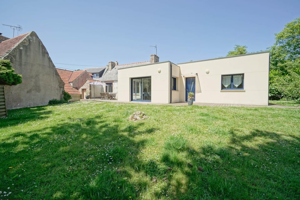 Property building, Spring, Day, Natural landscape, Garden, Garden view