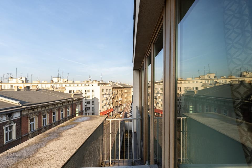 Neighbourhood, Balcony/Terrace, Street view