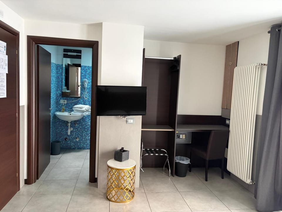 Villa Camilla Milano Easy Rooms Metro 4 Bed and Breakfast in Milan