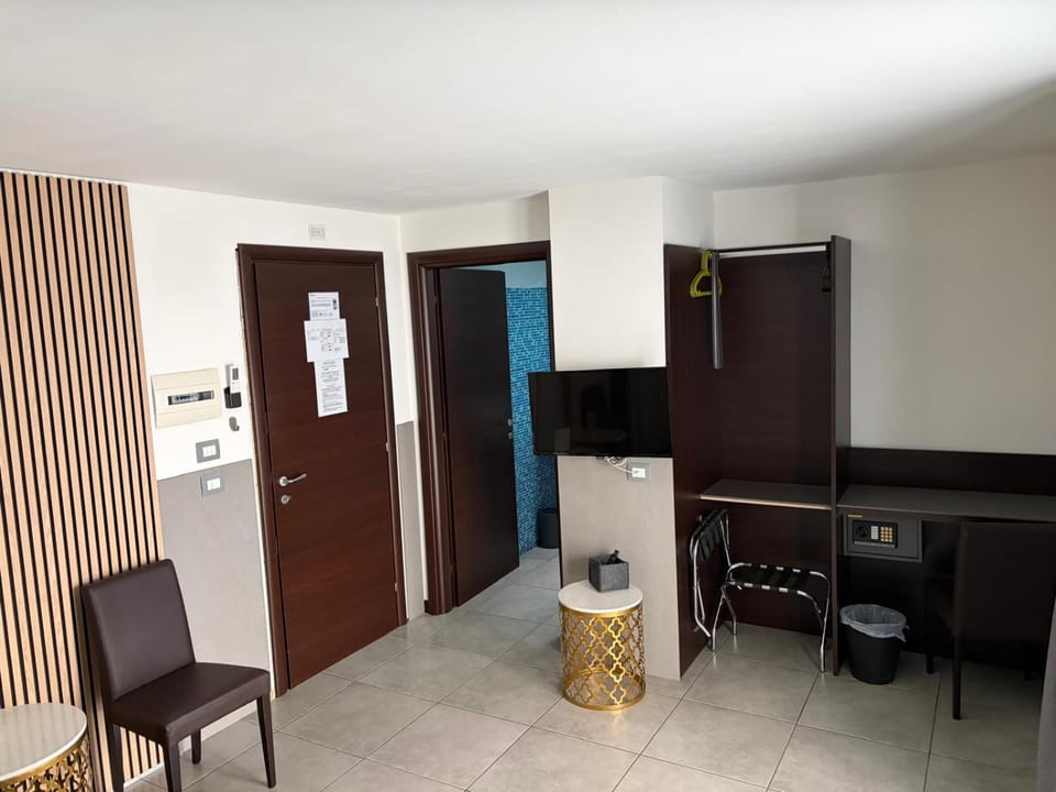 Villa Camilla Milano Easy Rooms Metro 4 Bed and Breakfast in Milan