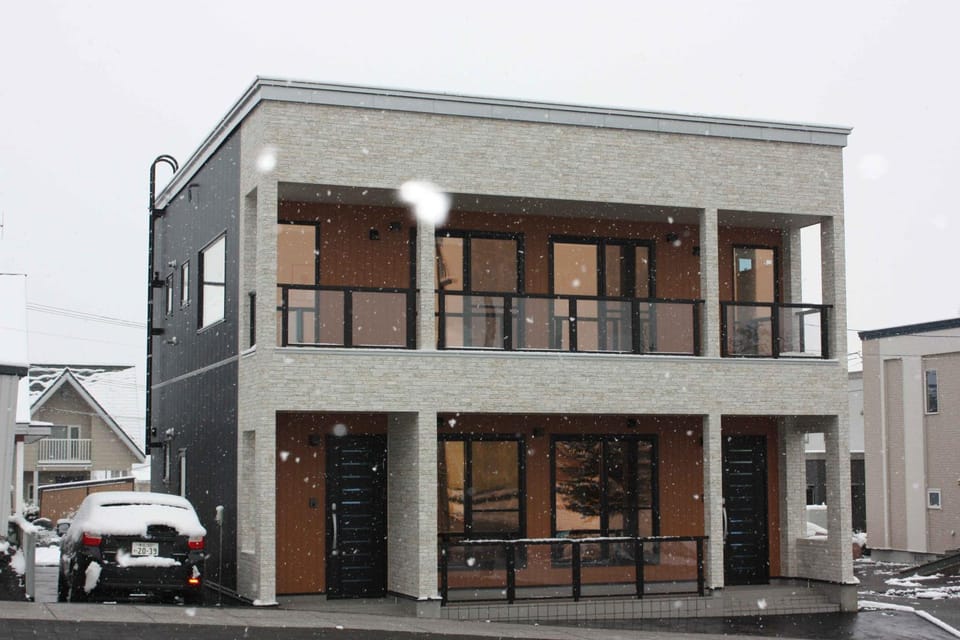Property building, Facade/entrance