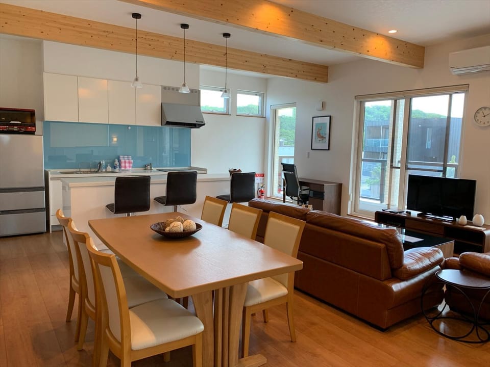 Kitchen or kitchenette, Living room, Dining area