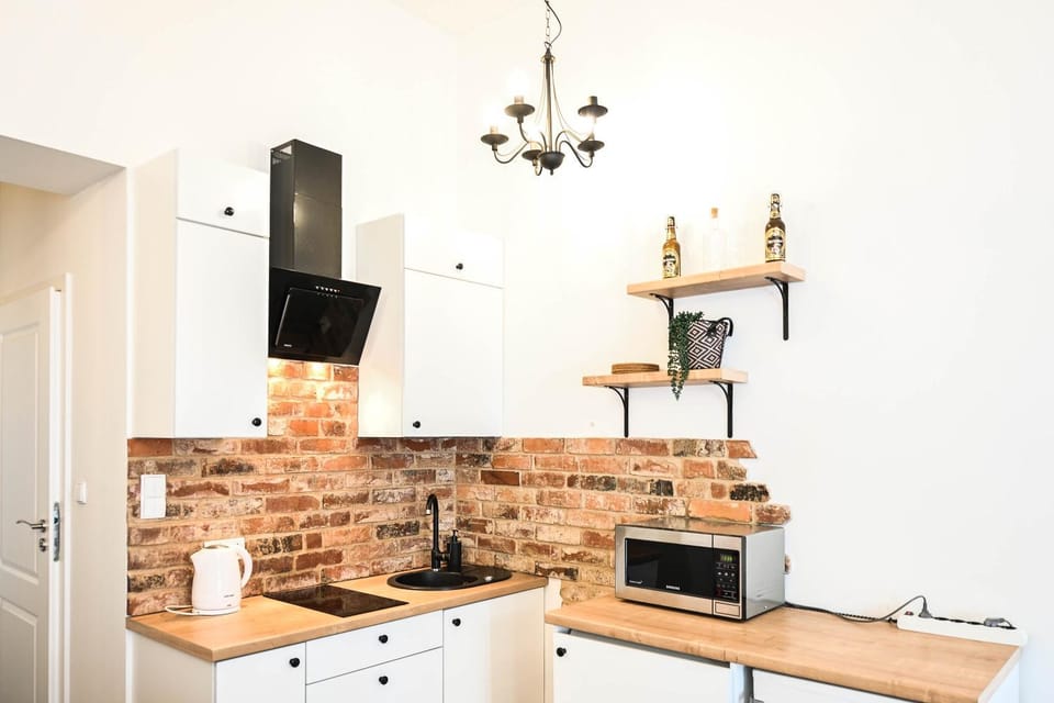 Coffee/tea facilities, Kitchen or kitchenette, microwave, stove, kitchen