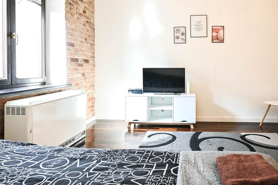 Bed, TV and multimedia, Living room, Seating area