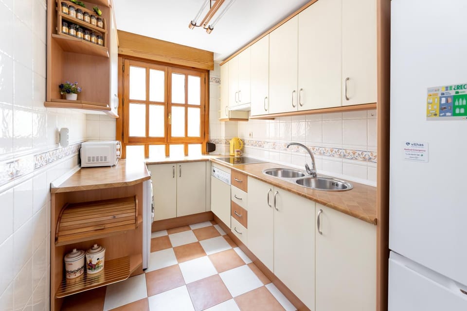 APARTAMENTO ADULTOS CENTRO N V 1 free parking Apartment in Granada