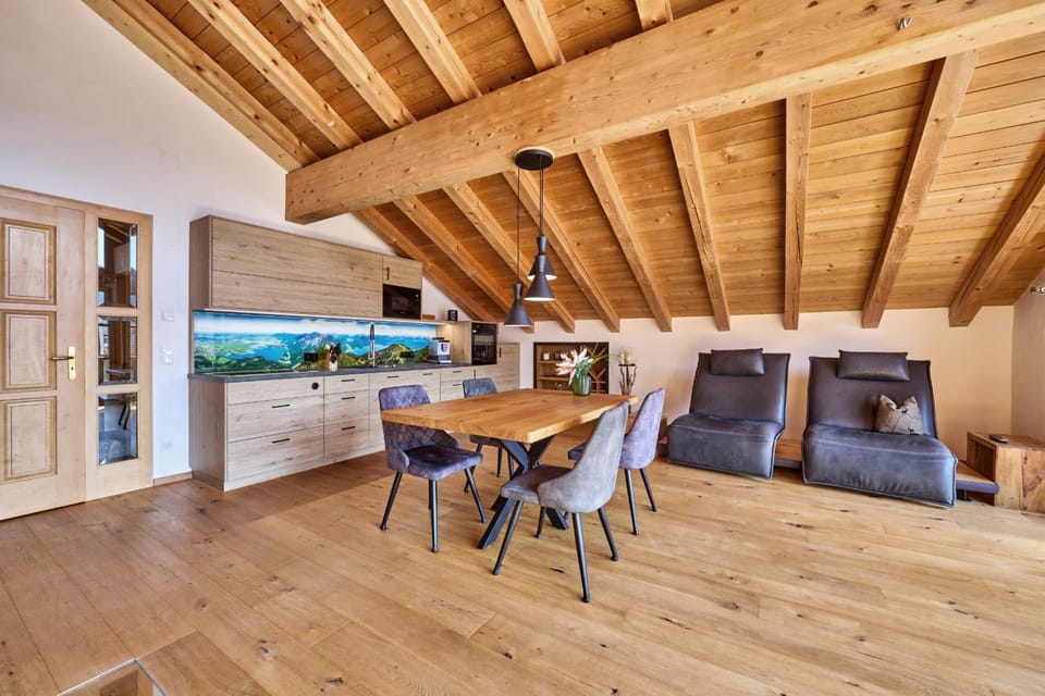 Kitchen or kitchenette, Living room, Seating area, Dining area