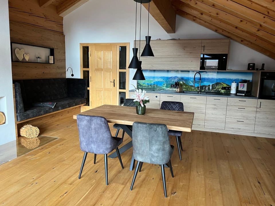 Kitchen or kitchenette, Living room, Seating area, Dining area