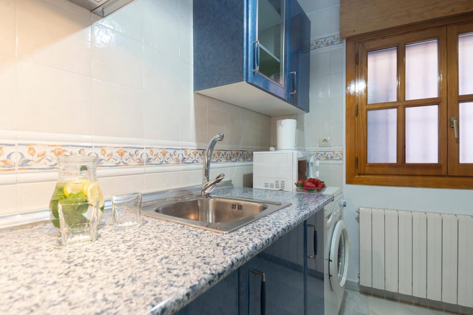 APARTAMENTO ADULTOS CENTRO NUEVA DE LA VIRGEN 2 free parking Apartment in Granada