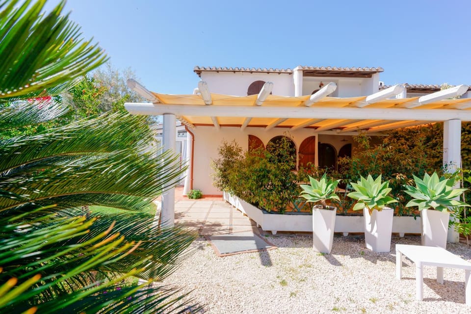 Property building, Day, Garden, Garden view