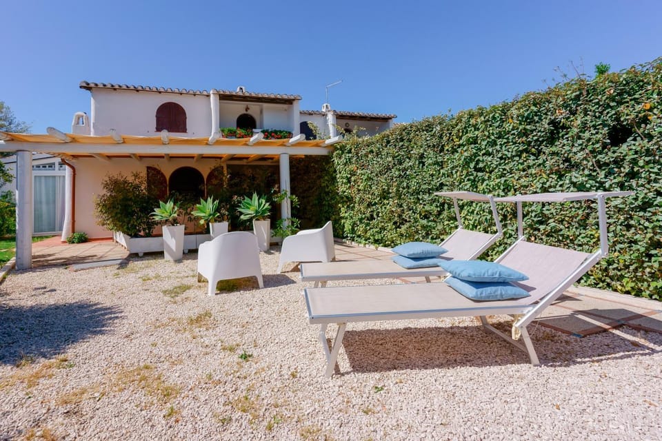 Property building, Garden, Garden view, sunbed, Internal: Not applicable to any particular room